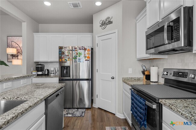 Building Photo - 1913 Zabcikville Dr