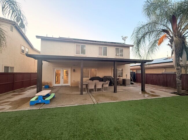 Building Photo - 30454 Silver Hawk Dr