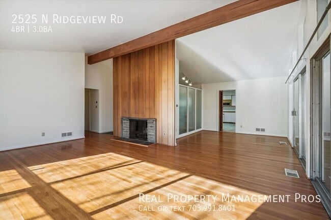 Building Photo - 2525 N Ridgeview Rd