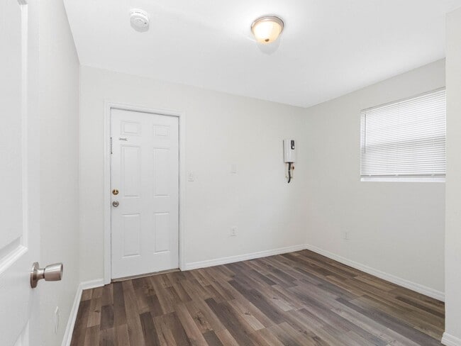 Building Photo - Affordable 3/1.5 West Tampa Home
