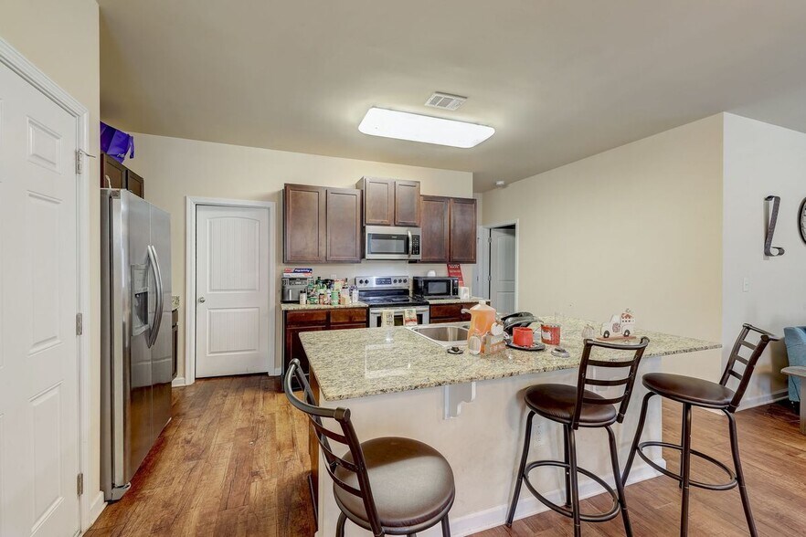 Building Photo - 602 Dodson Lake Ct