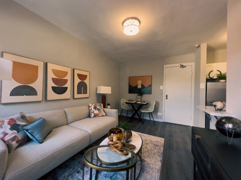 Times Square Apartments 4147 N Broadway St Chicago IL 60613