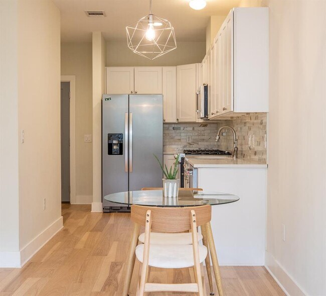 Building Photo - 908 Nueces St