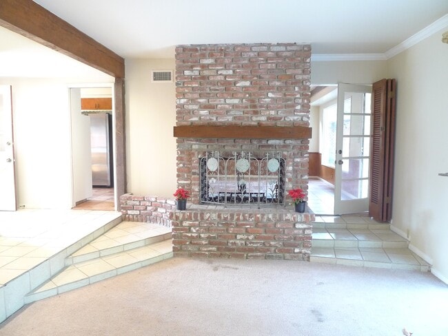 Building Photo - 2290 Canonita Dr