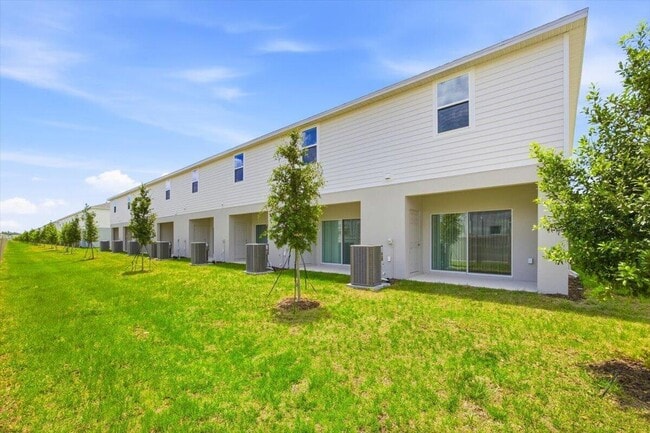 Building Photo - 2840 Skyline Lp