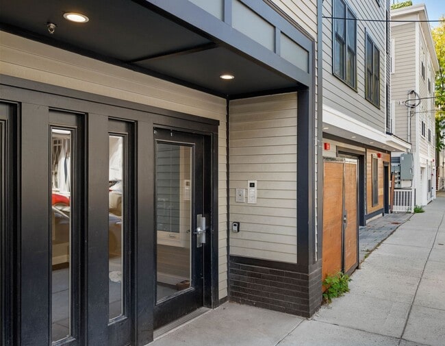 Building Photo - 205 W 8th St