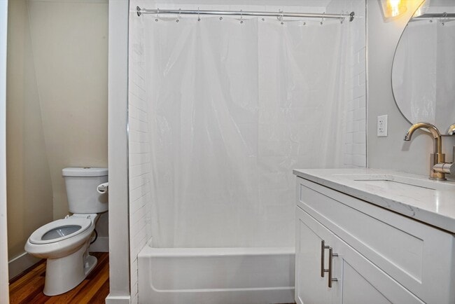 Building Photo - 35 Oak Ave