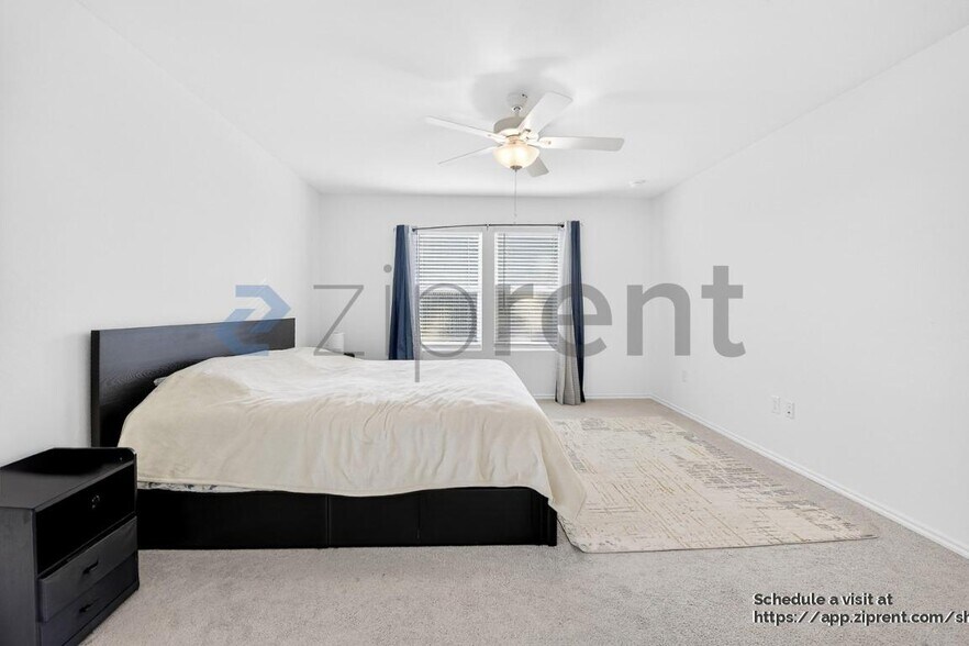 Building Photo - 2301 Vlg Crk Ln