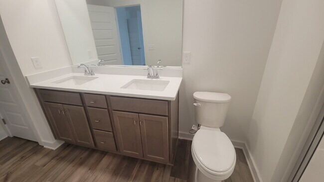 Building Photo - 7580 Discovery Pt Dr NW