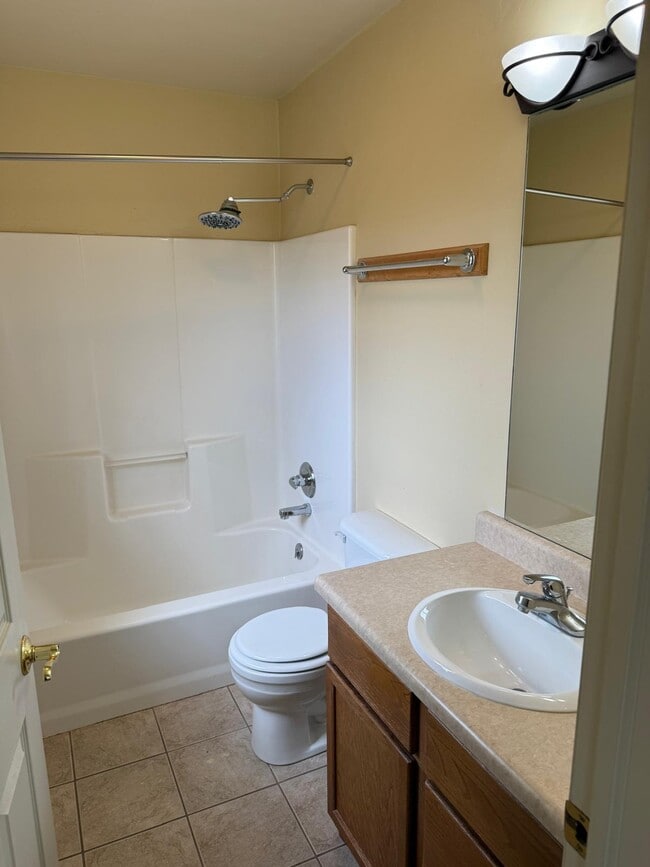 Building Photo - 2624 Graceland Dr