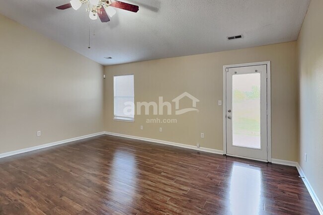Building Photo - 2265 Lakecrest Dr
