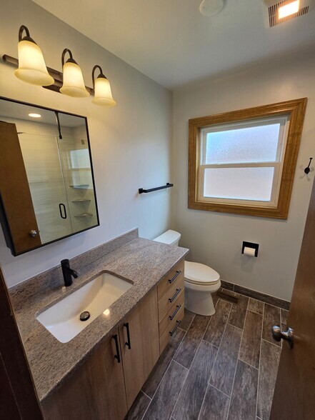 Building Photo - 9290 N Courtland Dr