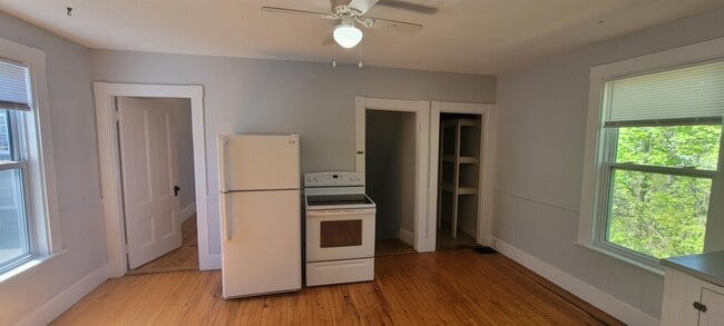 Building Photo - 85 1st St