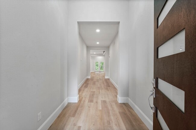 Building Photo - 478 Stephen F Austin Dr