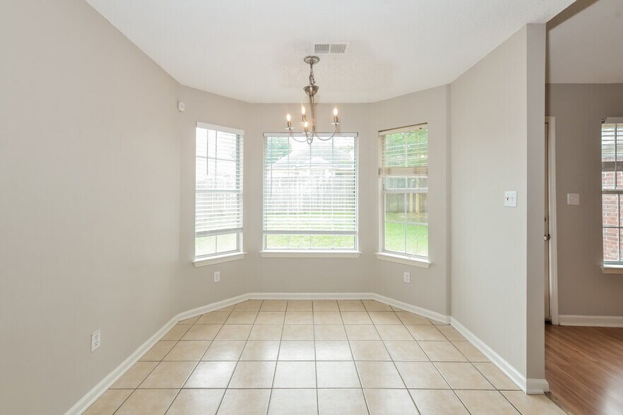 Building Photo - 6967 Naples Dr
