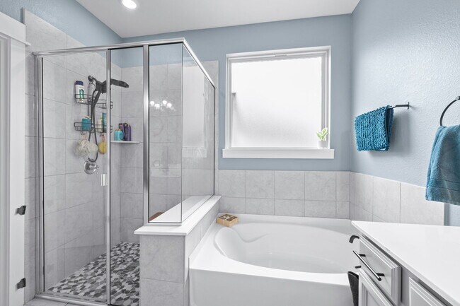 Building Photo - 525 Compania Cove