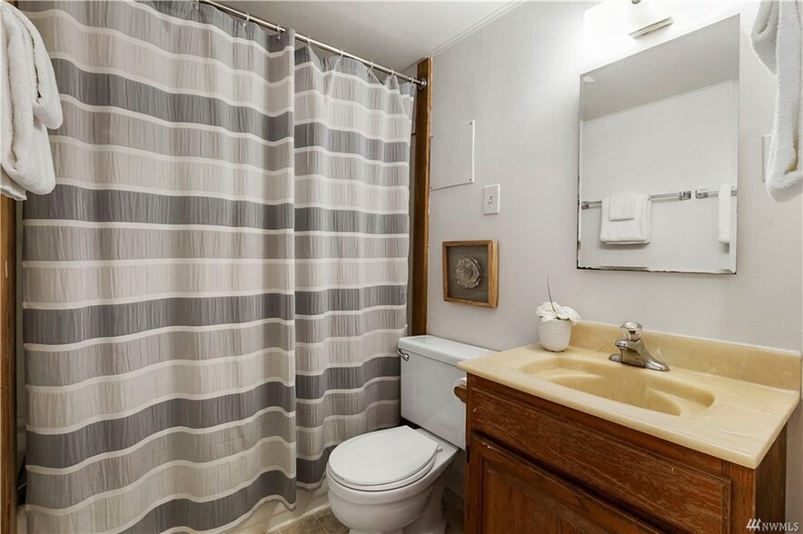 Building Photo - 5511 Brooklyn Ave NE