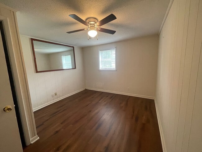 Building Photo - 3614 SW Cerro Vista St