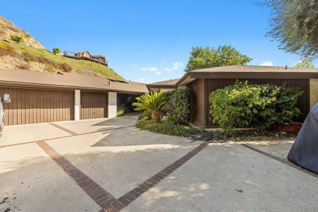 Building Photo - Ranch Style View Home on Mount Helix w/ Pool