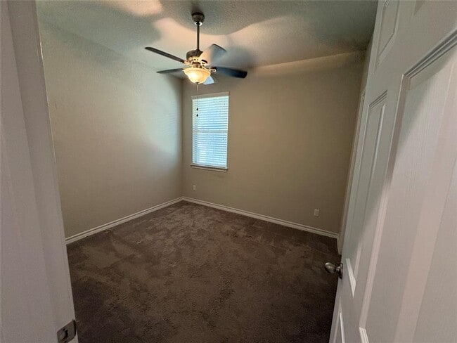 Building Photo - 147 Mary Max Cir
