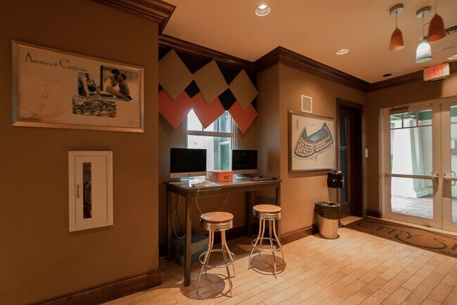 Building Photo - 850 Millbrae Ct