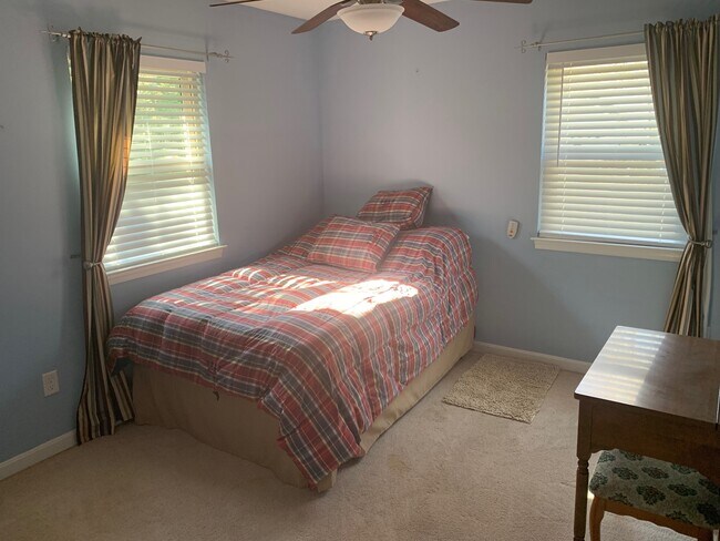 Building Photo - 165 Windjammer Rd