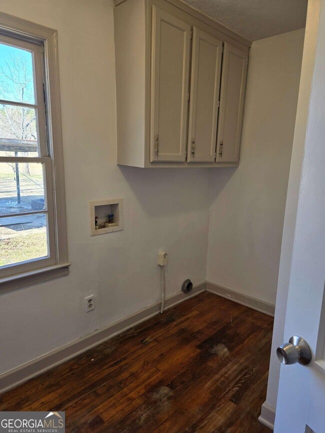 Building Photo - 2101 Hwy 81