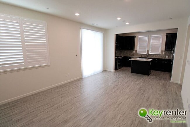 Building Photo - 1061 Chapelhill Ln