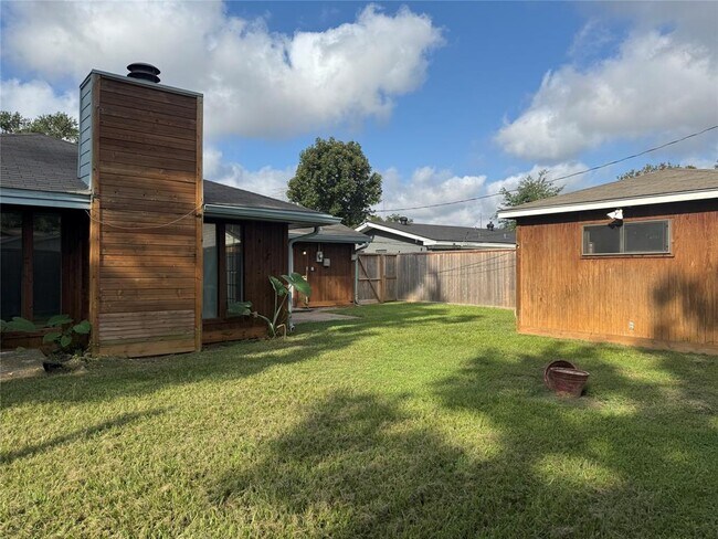 Building Photo - 4206 Gardendale Dr