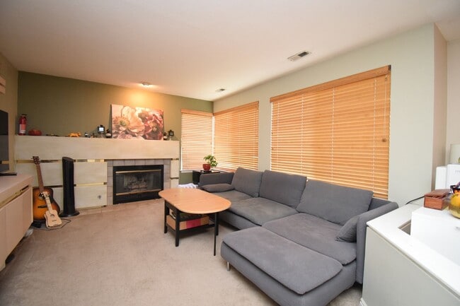 Building Photo - Bright Holladay 4 Bed Home – High Ceilings in Prime Location!!