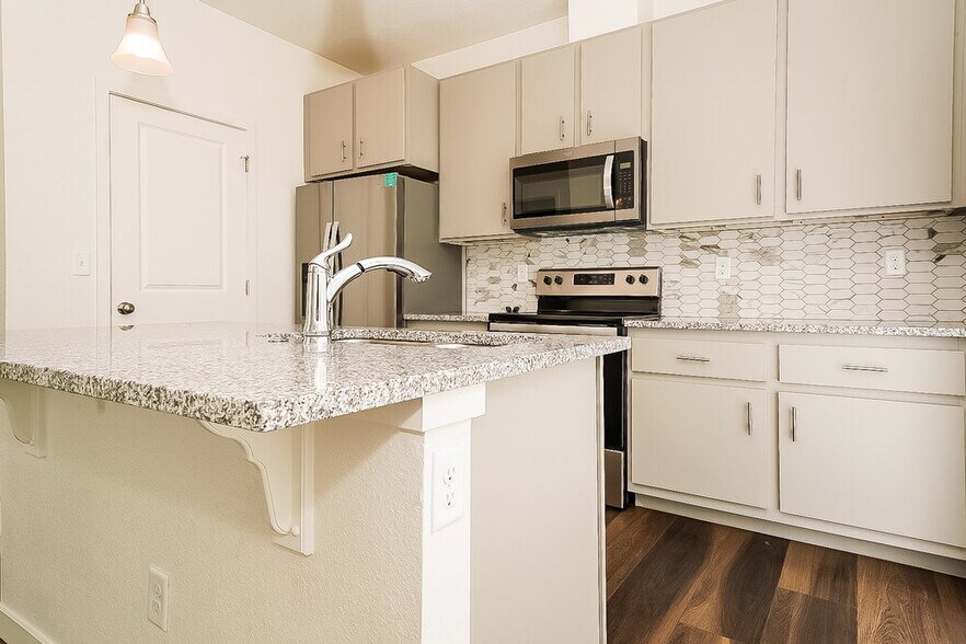 Building Photo - 4750 N Tower Dr