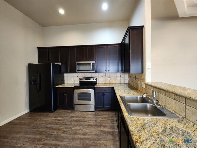 Building Photo - 244 Rosalie Dr