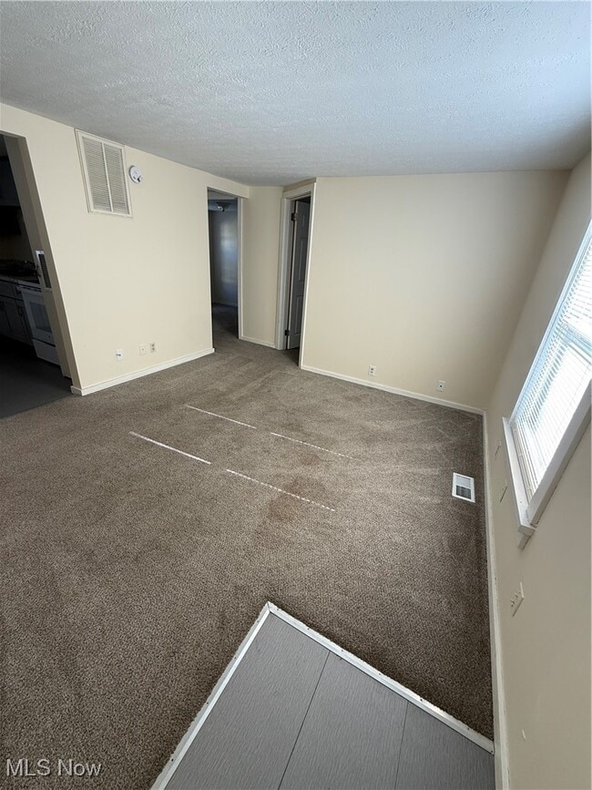 Building Photo - 368 Stewart St