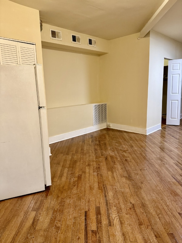 Building Photo - 5031 N Harding Ave