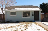 Building Photo - Spacious 2 bedroom with large den in the h...