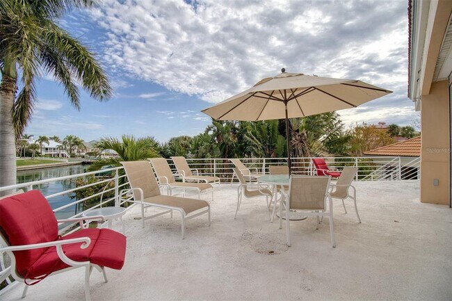 Building Photo - 131 Sands Pt Dr