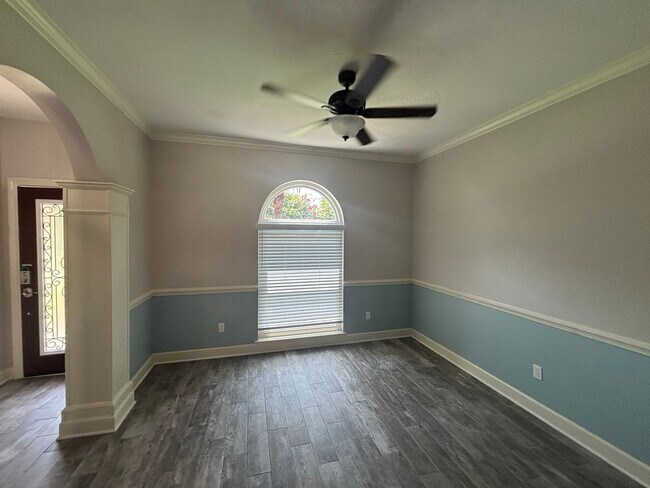 Building Photo - 826 Boulevard of the Champions