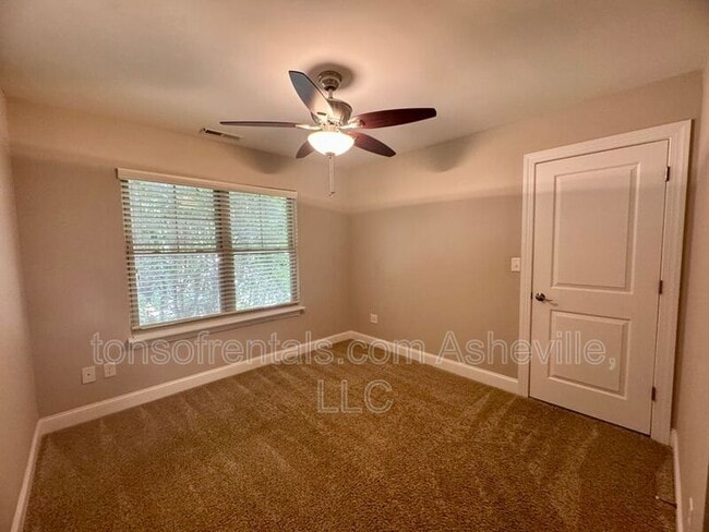 Building Photo - 252 Wash Creek Dr