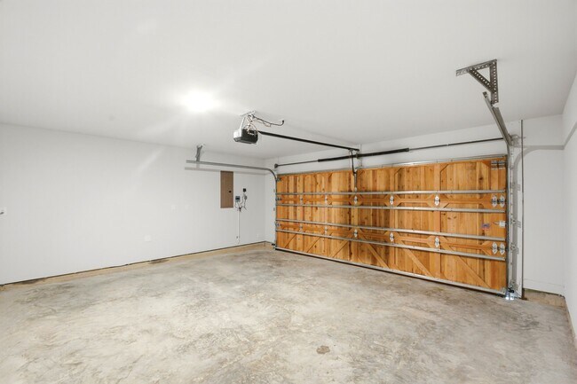 Building Photo - 2106 Villa Flora Ln