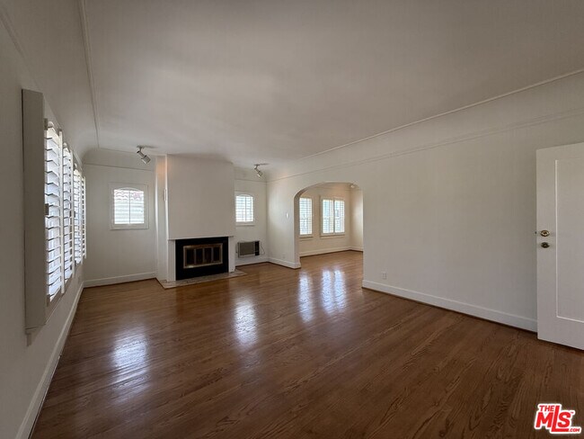 Building Photo - 1249 S Tremaine Ave