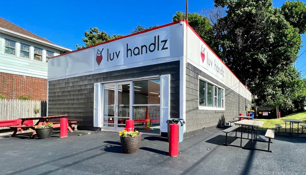 Building Photo - 201 Lillian Ave