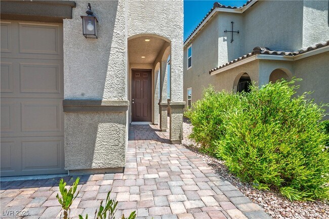 Building Photo - 9136 Cocowoods Pl