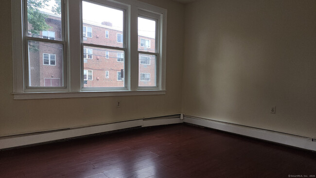 Building Photo - 256 Mather St