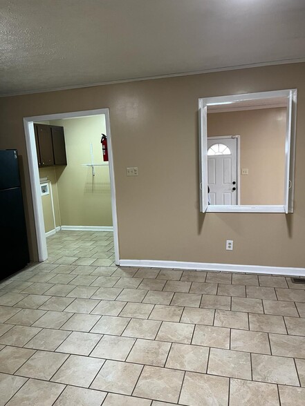 Building Photo - 1722 Shiloh Dr