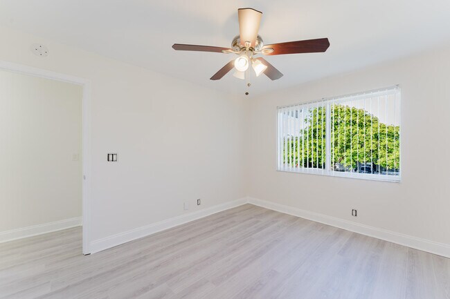 Building Photo - 302 NE 36th St