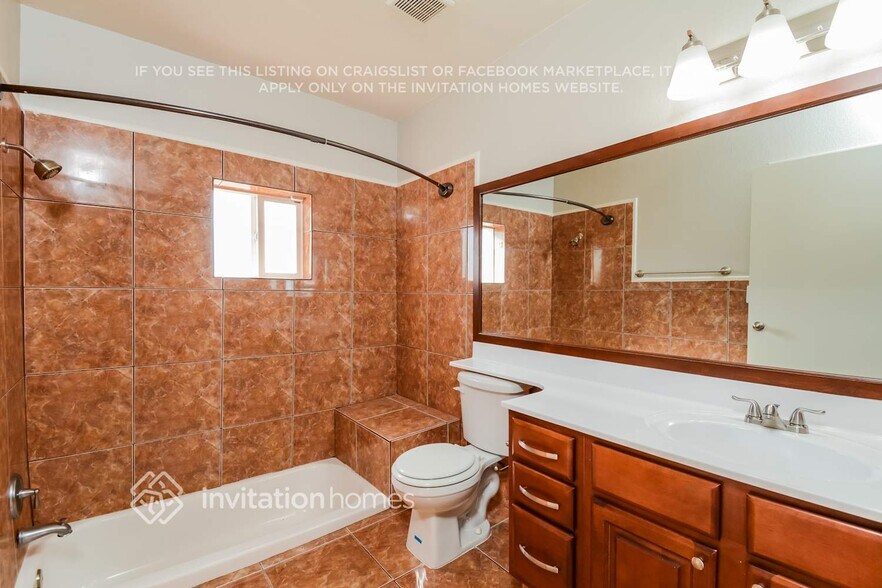 Building Photo - 11102 W Glenrosa Ave