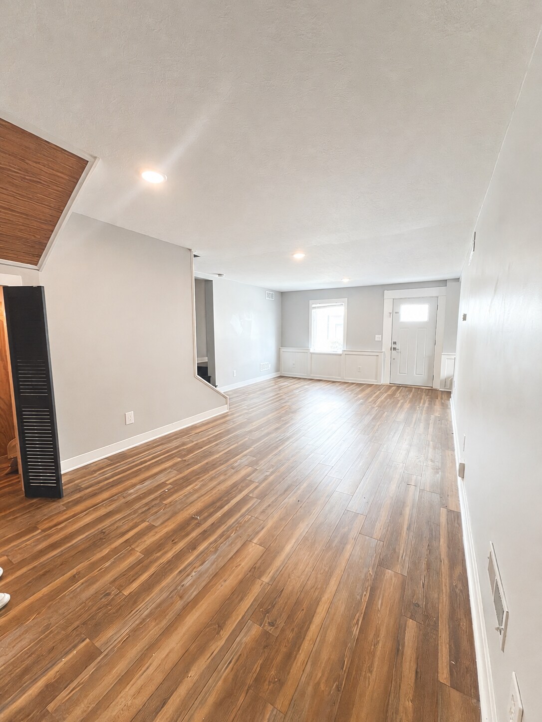 Building Photo - 315 W 17th St