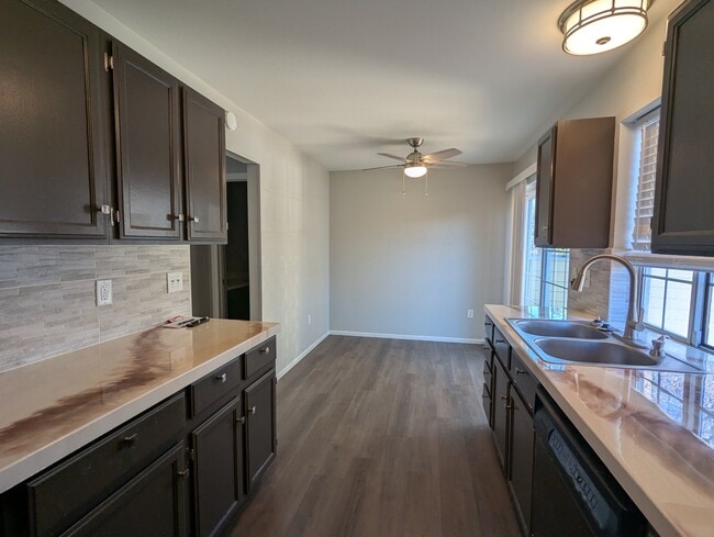 Building Photo - 1525 Hull St