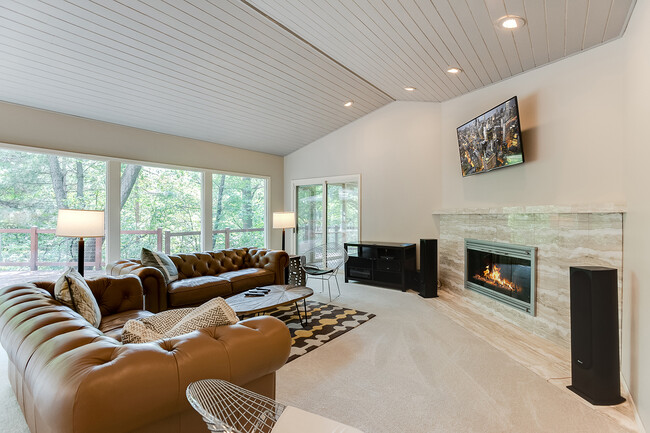 family room - 12001 Hilloway Rd W