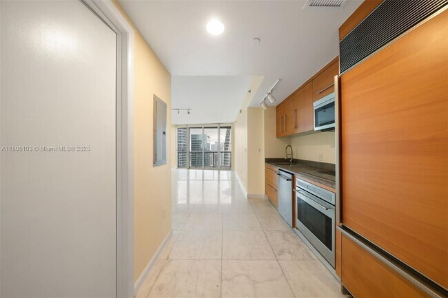Building Photo - 475 Brickell Ave
